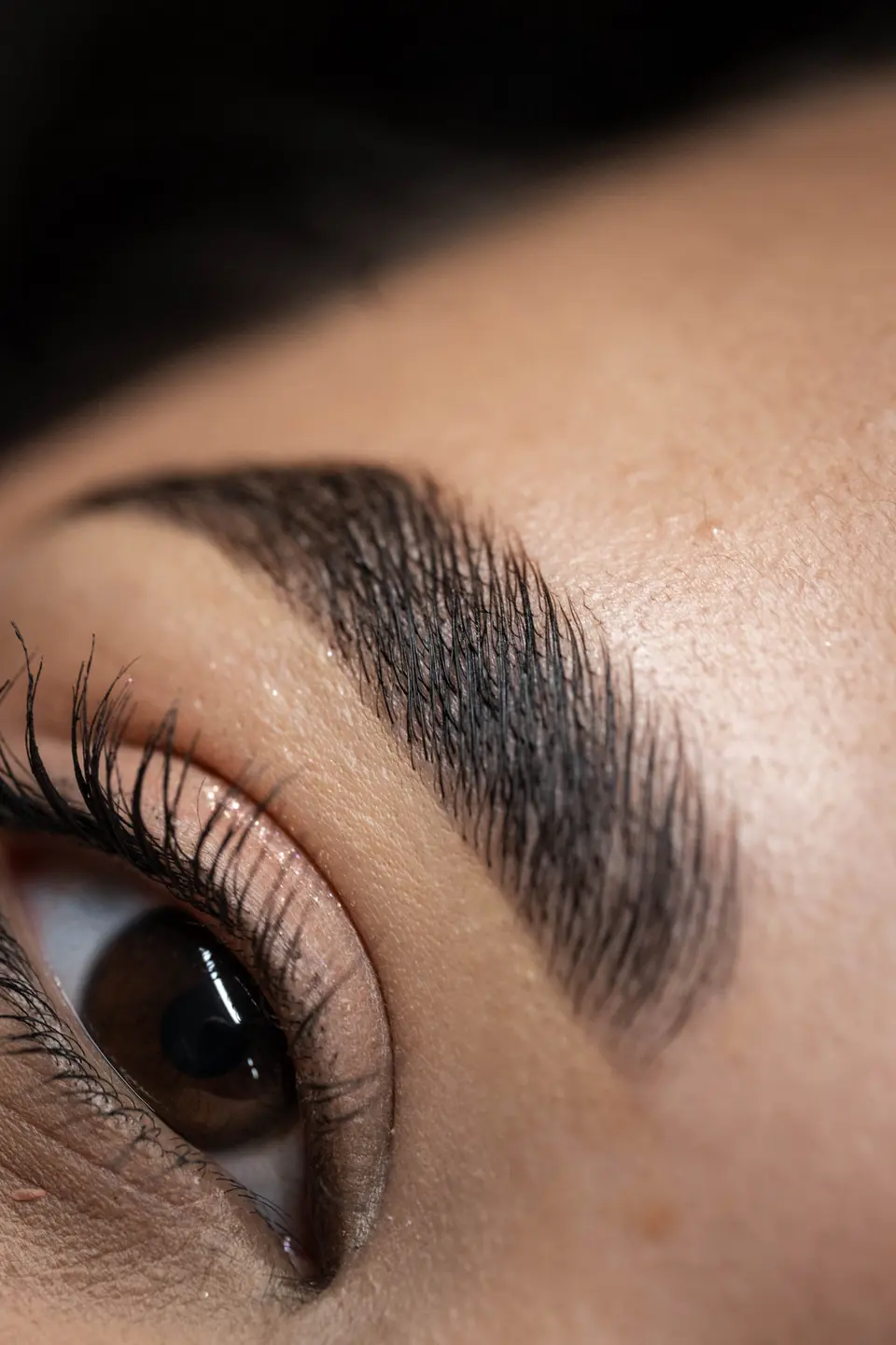 Brow lamination with a polished finish